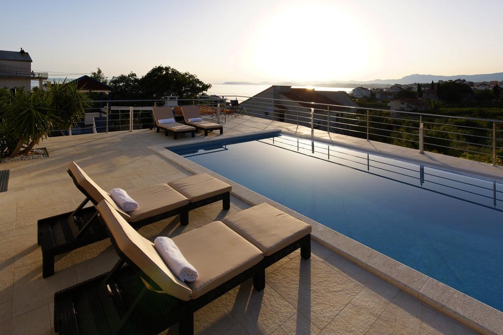 Villa Mermaid Your Croatian Haven With Luxury Pool And Scenic Views Подстрана Екстериор снимка